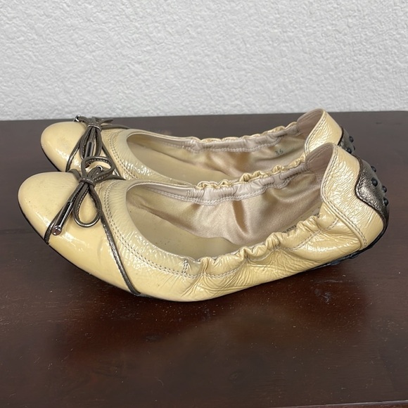 Tods Ballet Flats Driving Loafers Beige Nude Patent Leather Bow Toe Sz 36 - Picture 5 of 12